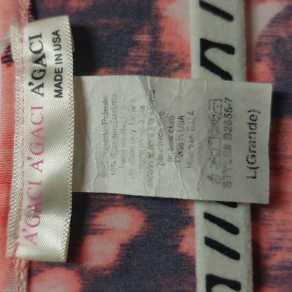 Agaci women's v-neck button down 3/4 button sleeve with slight ruching in center - Picture 4 of 5